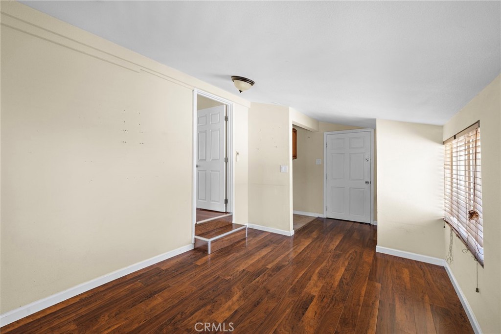 1040 W 3rd