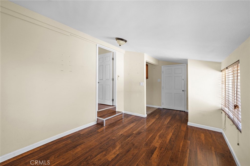 1040 W 3rd