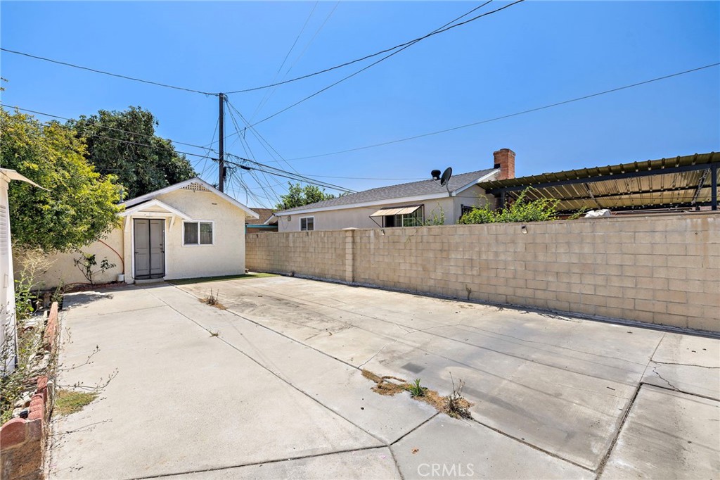 1040 W 3rd