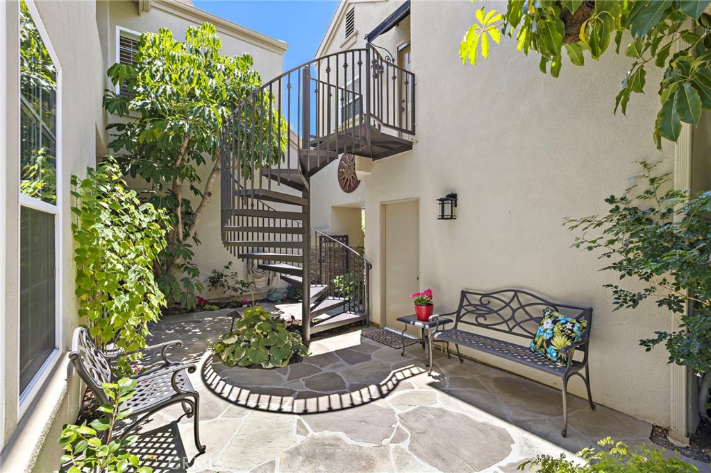 48 Downfield Way