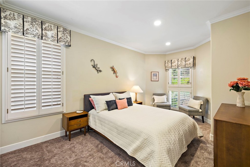48 Downfield Way