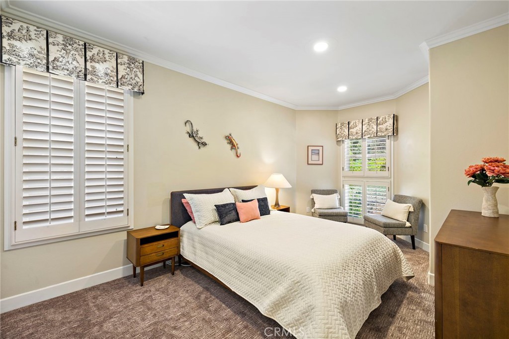 48 Downfield Way