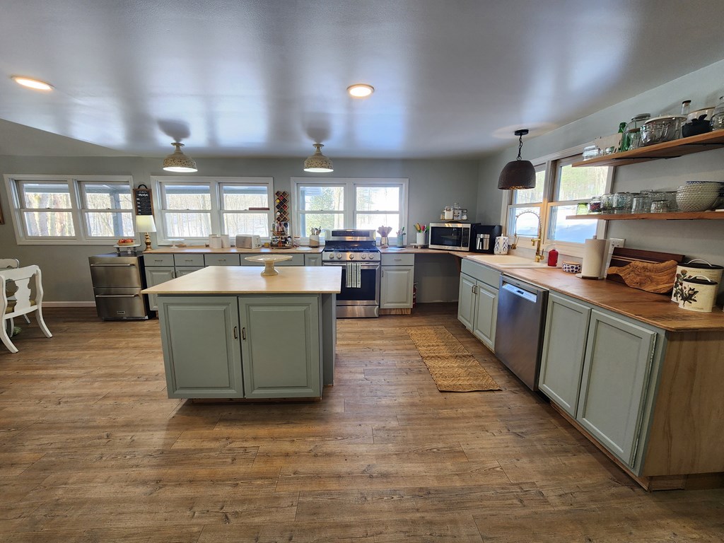 176 Ford Hill Rd