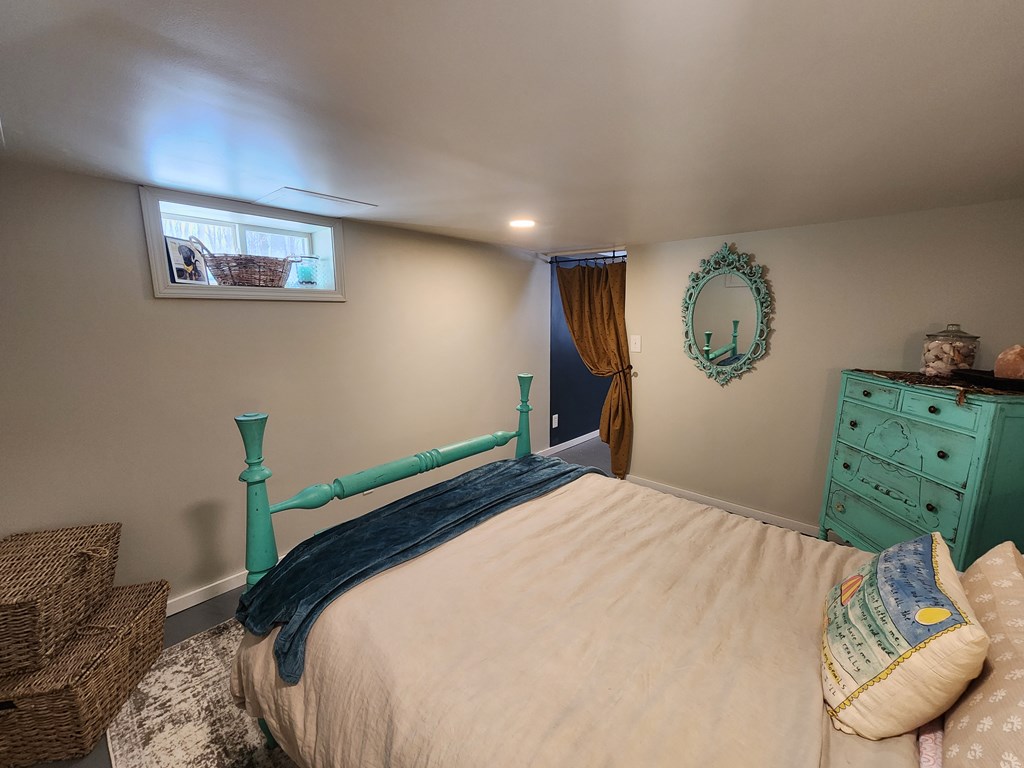 176 Ford Hill Rd
