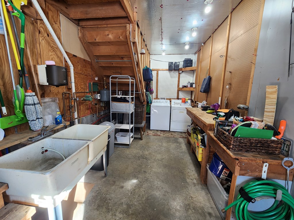 176 Ford Hill Rd