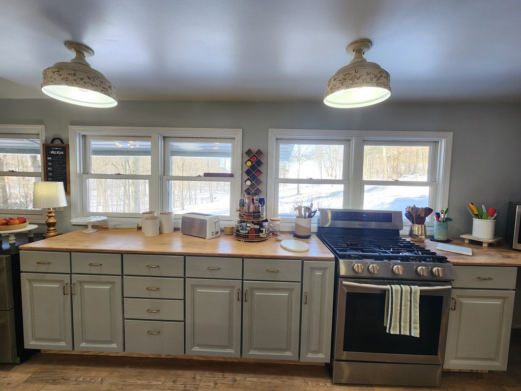 176 Ford Hill Rd