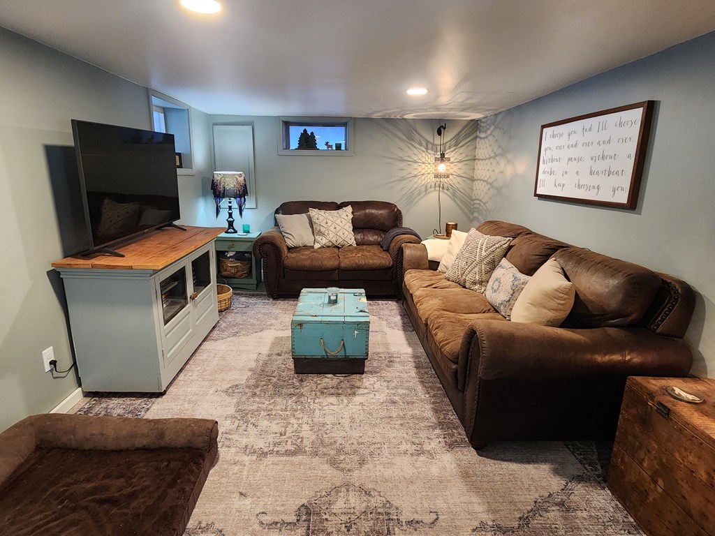 176 Ford Hill Rd