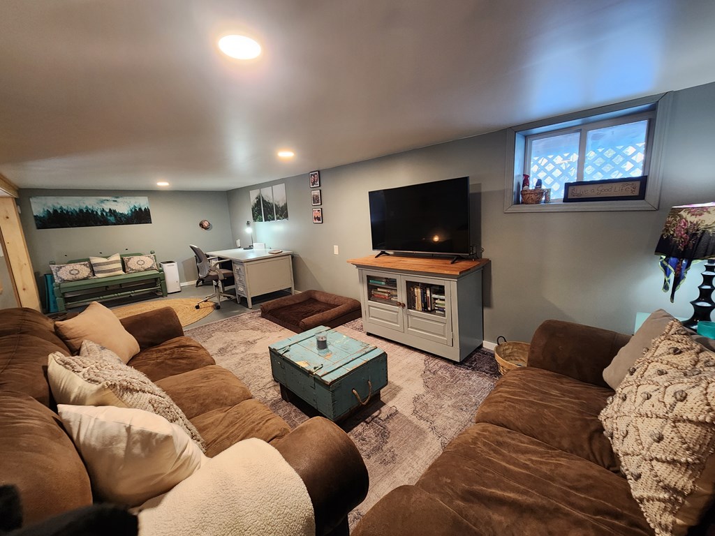 176 Ford Hill Rd