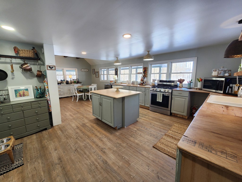 176 Ford Hill Rd