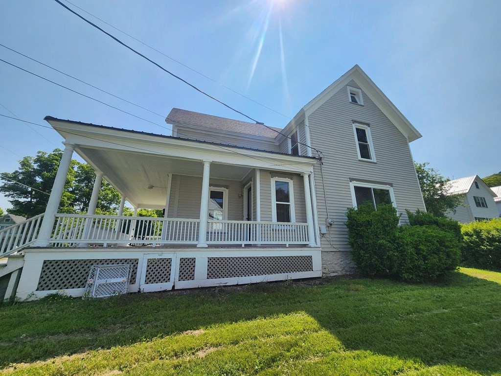 406 E Maple St