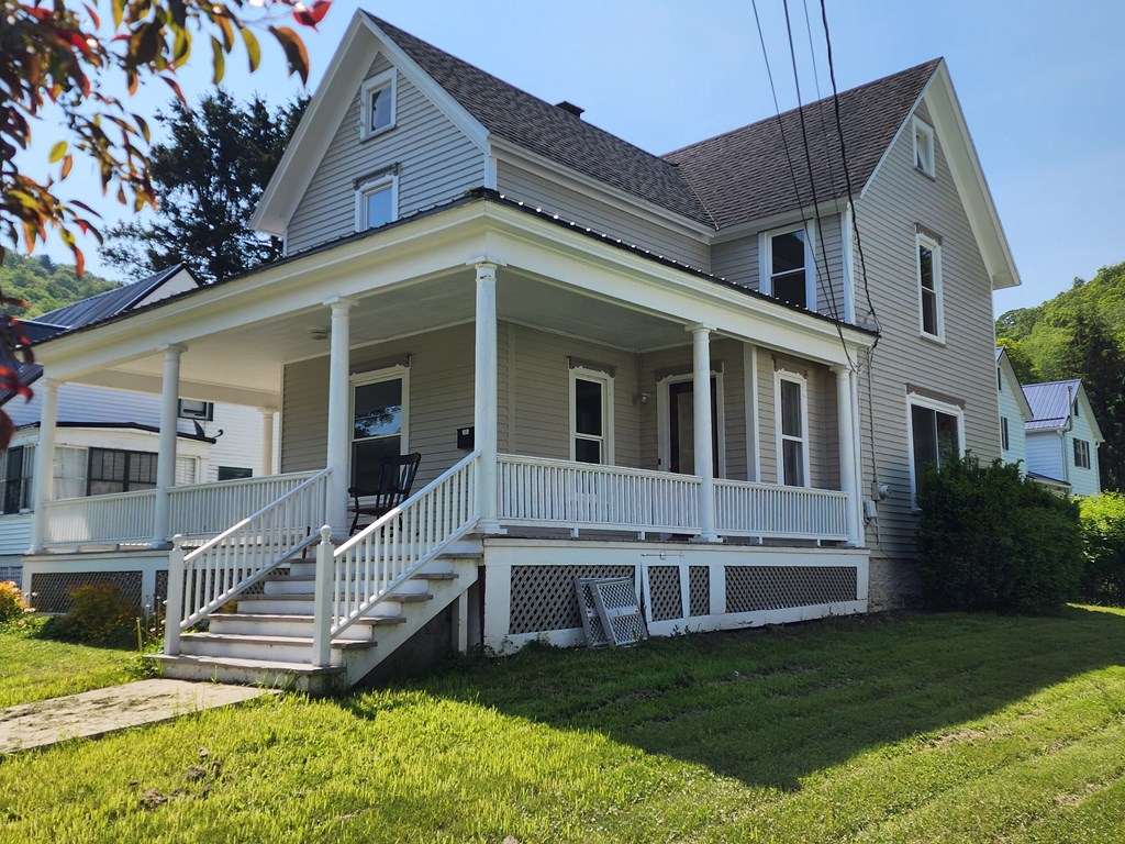 406 E Maple St