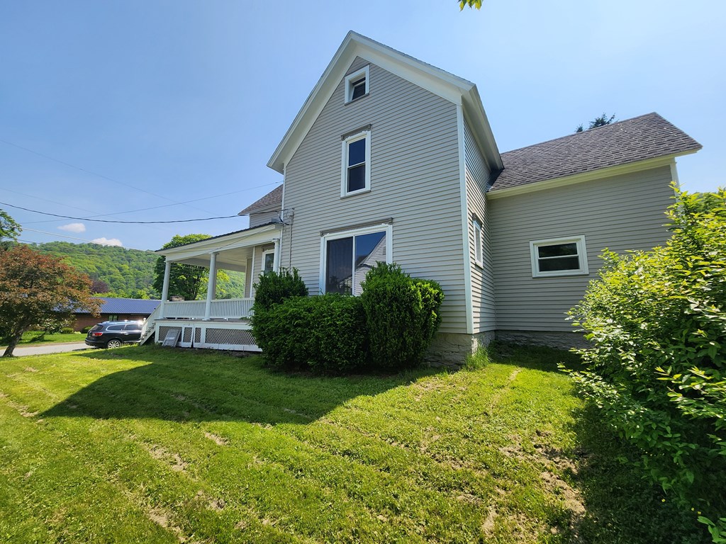 406 E Maple St