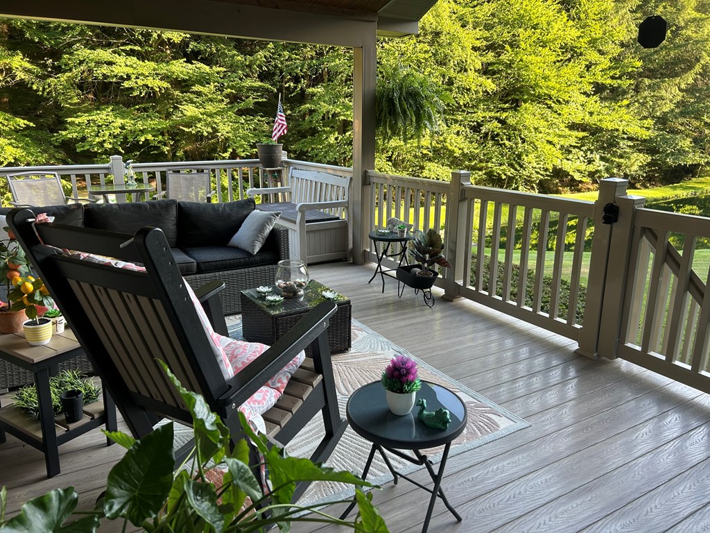 656 North Hollow Road