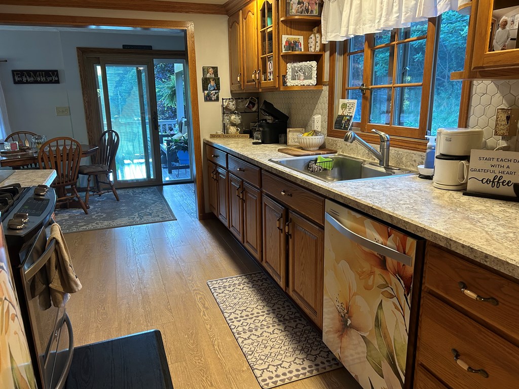 656 North Hollow Road