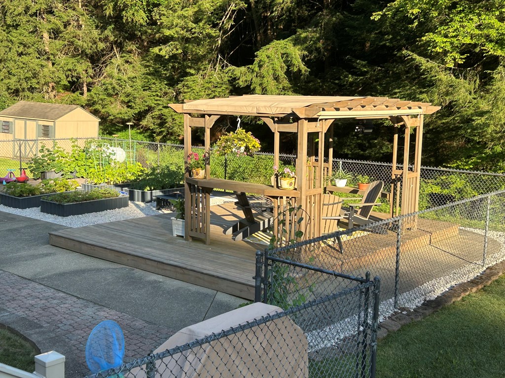 656 North Hollow Road