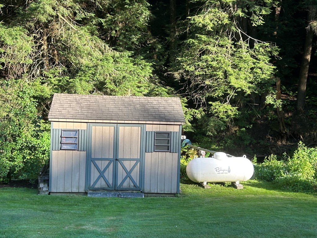 656 North Hollow Road
