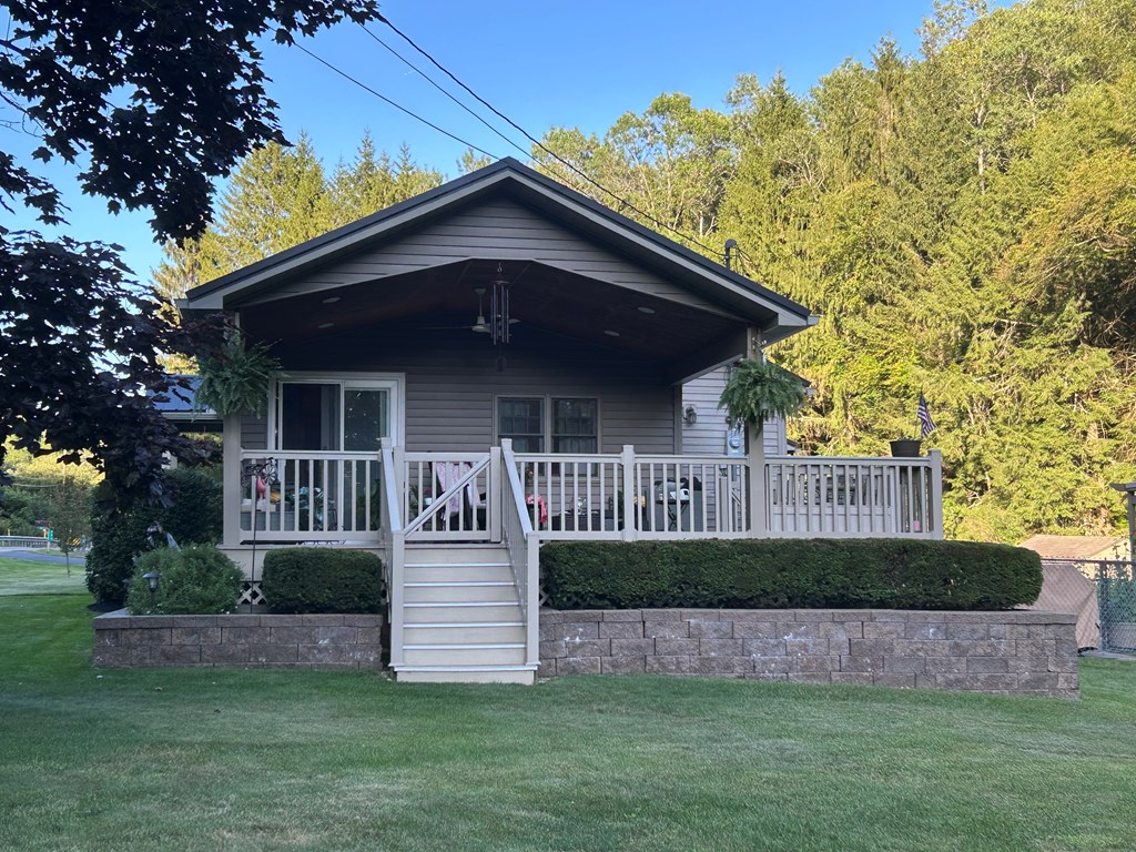 656 North Hollow Road