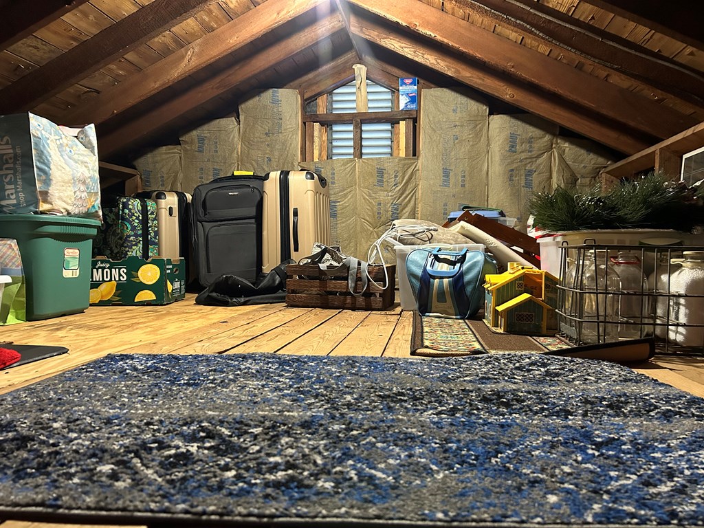 656 North Hollow Road