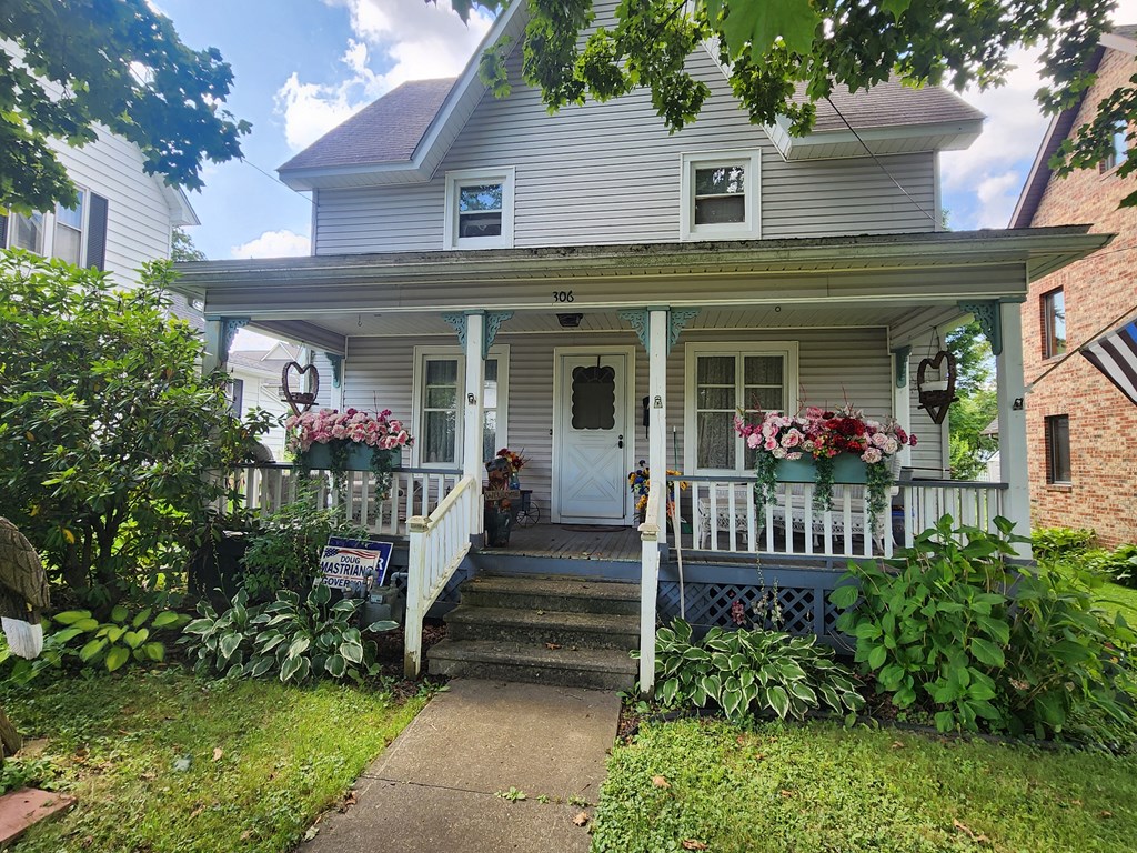 306 E Oak St