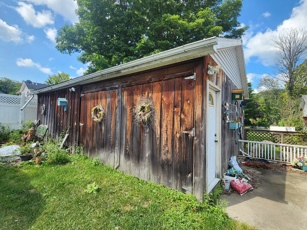306 E Oak St
