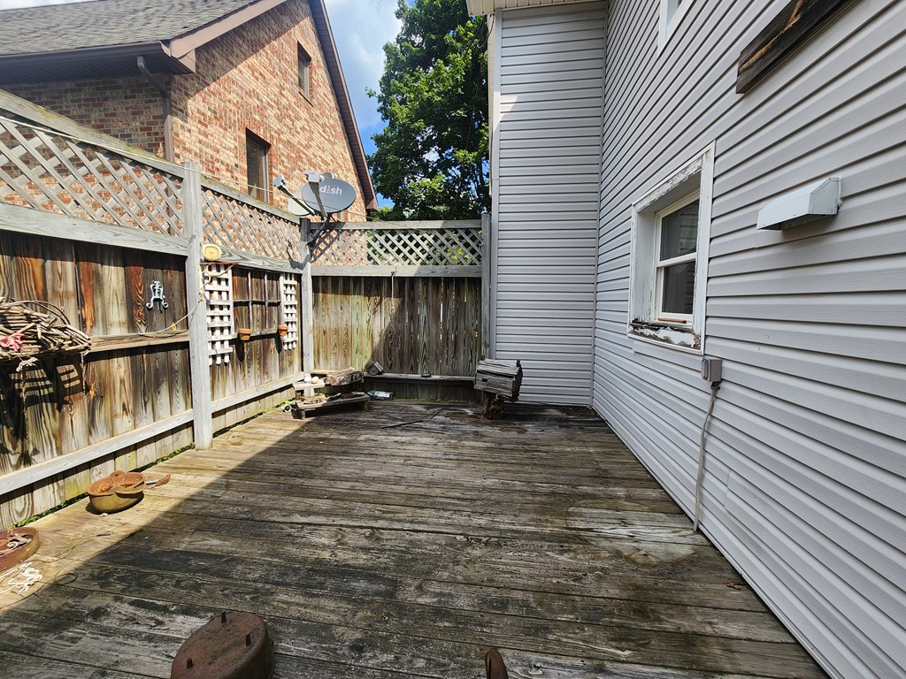 306 E Oak St