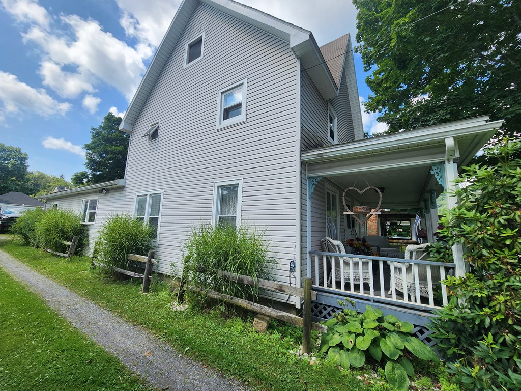 306 E Oak St