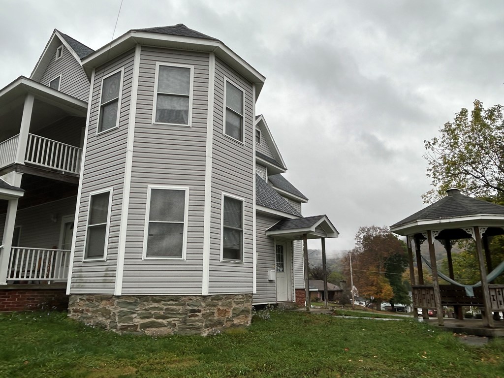 218 Smith Avenue