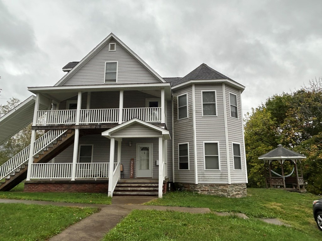 218 Smith Avenue