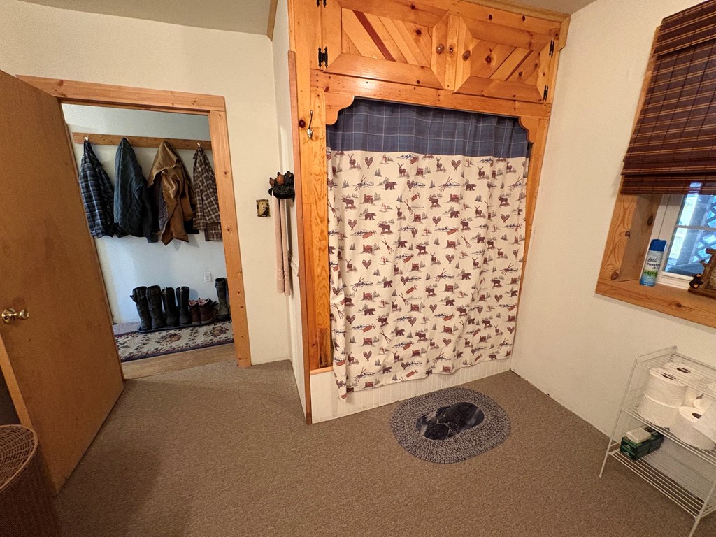 4 Hemlock Ln