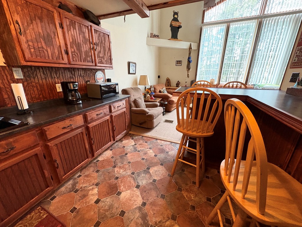 4 Hemlock Ln