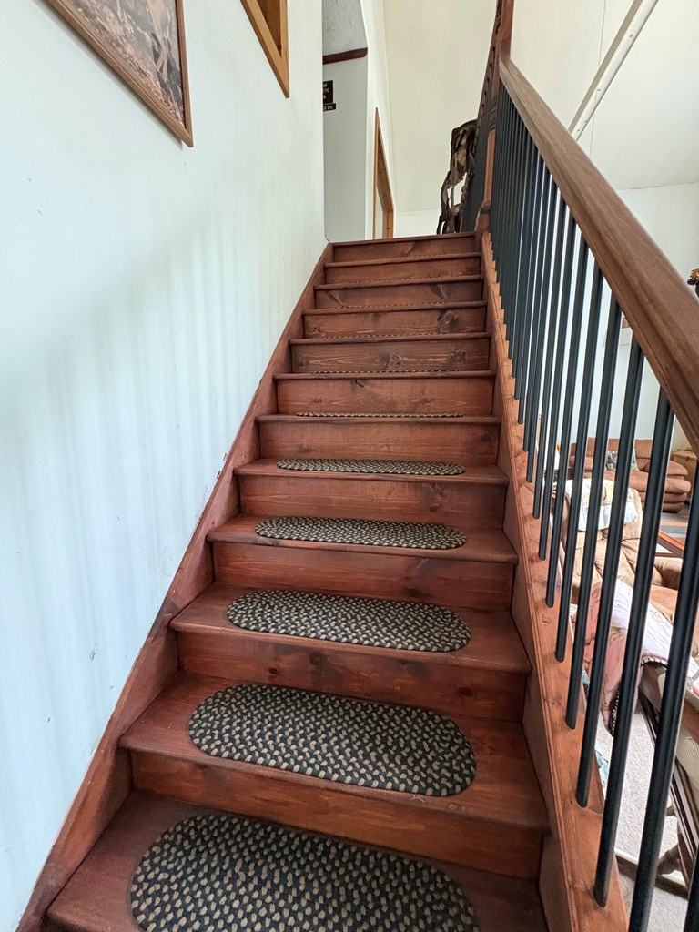 4 Hemlock Ln