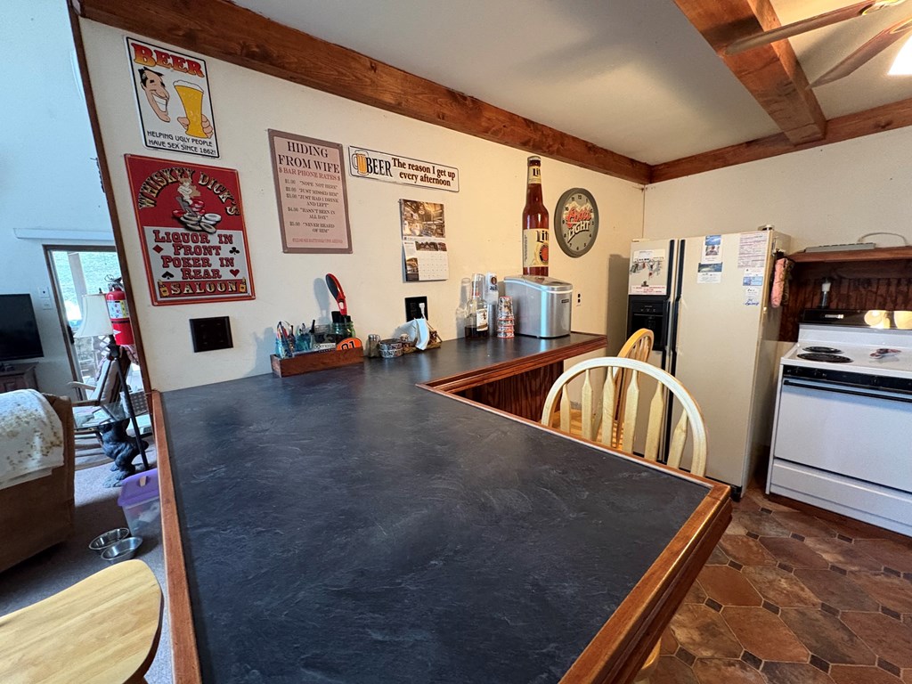 4 Hemlock Ln