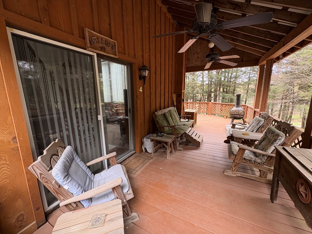 4 Hemlock Ln