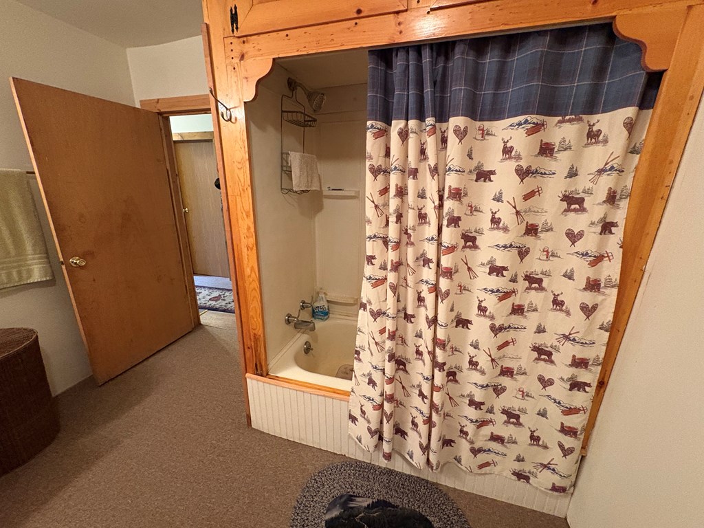 4 Hemlock Ln