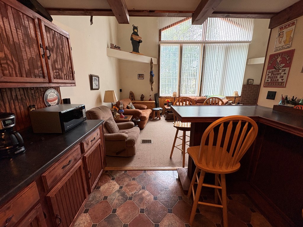 4 Hemlock Ln