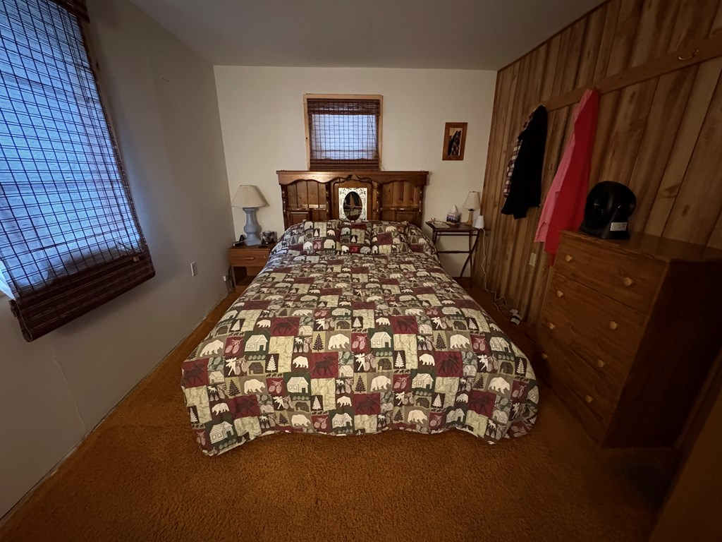 4 Hemlock Ln