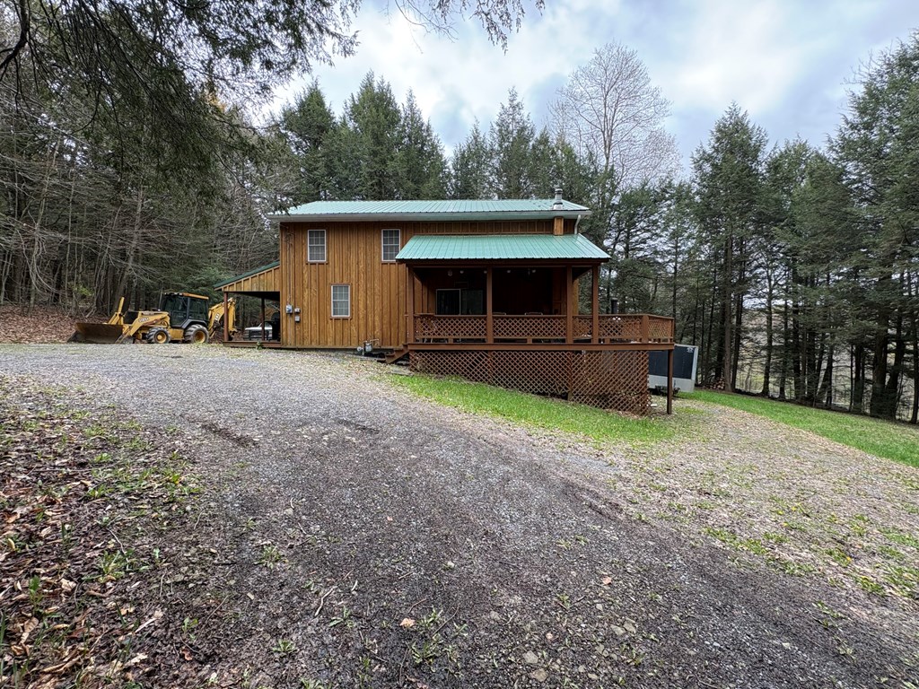 4 Hemlock Ln