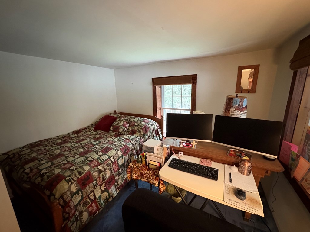 4 Hemlock Ln