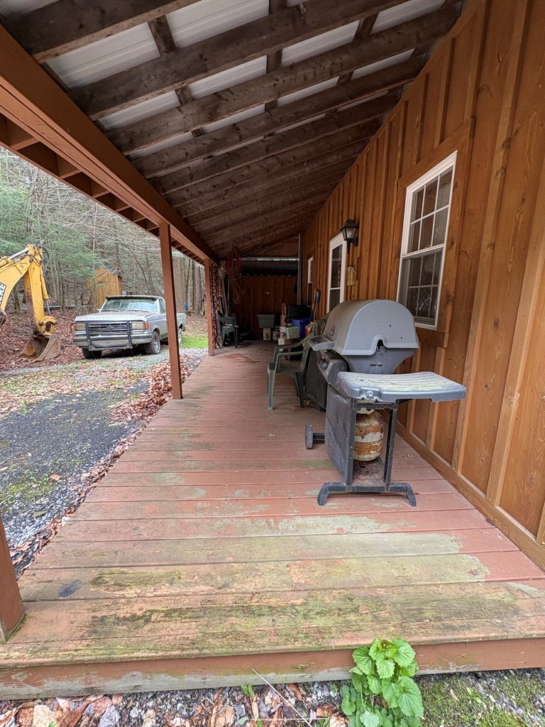 4 Hemlock Ln