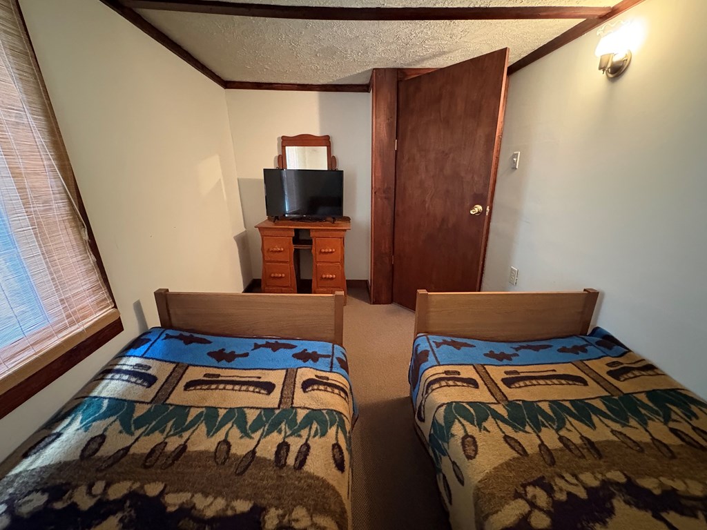 4 Hemlock Ln