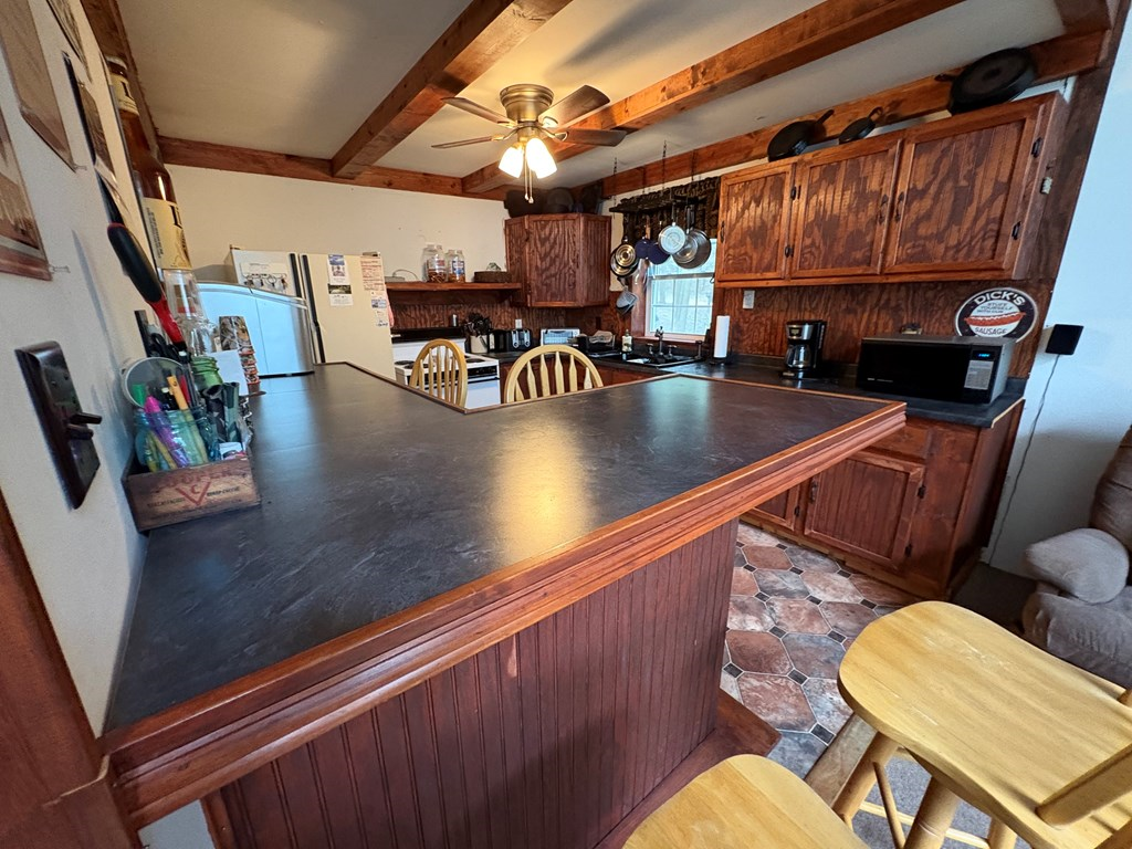 4 Hemlock Ln