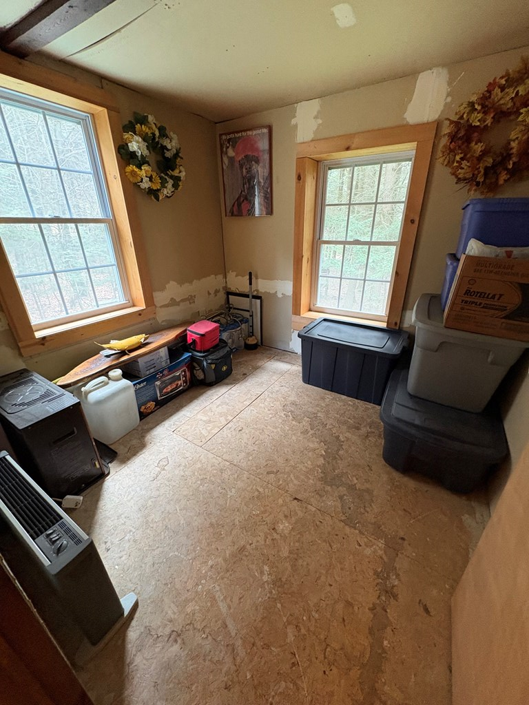 4 Hemlock Ln