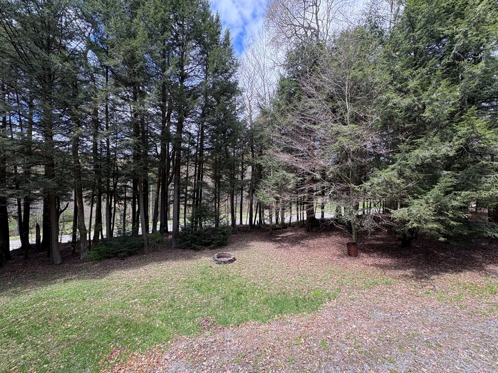 4 Hemlock Ln