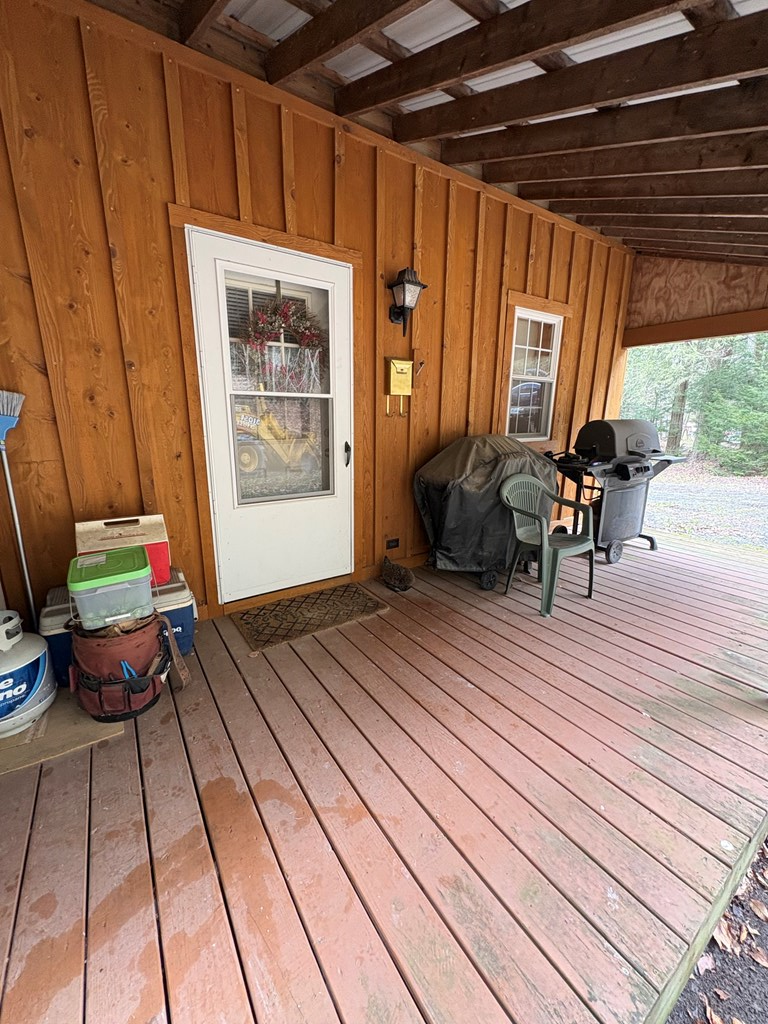 4 Hemlock Ln