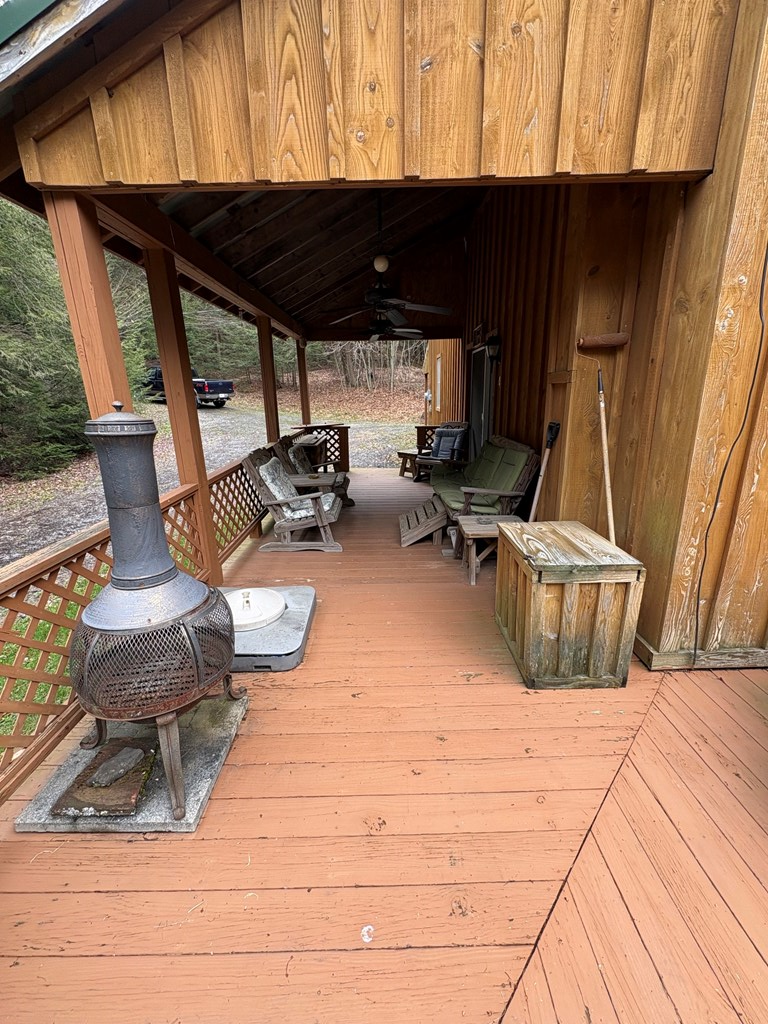 4 Hemlock Ln