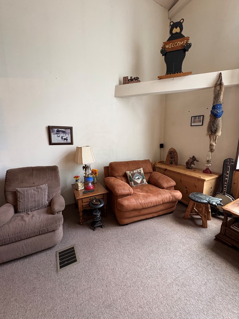 4 Hemlock Ln