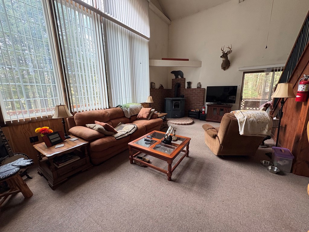 4 Hemlock Ln