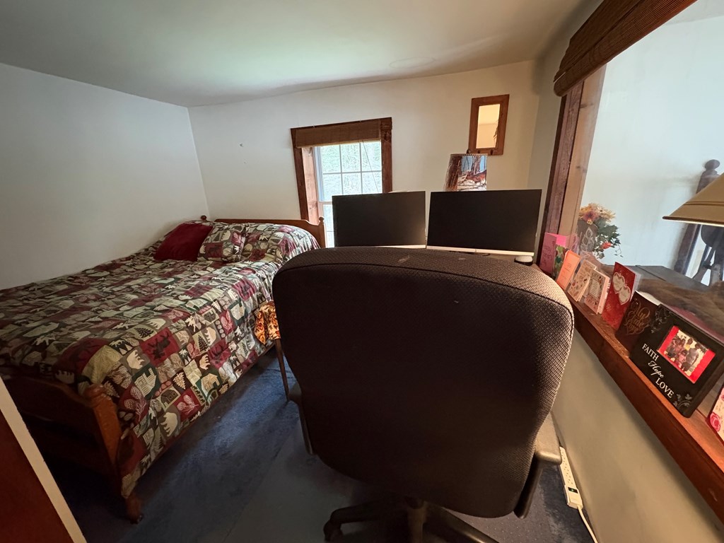 4 Hemlock Ln