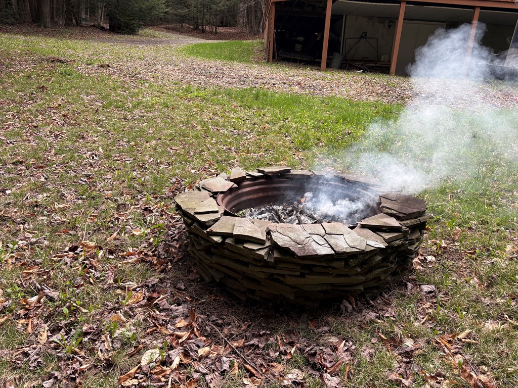 4 Hemlock Ln