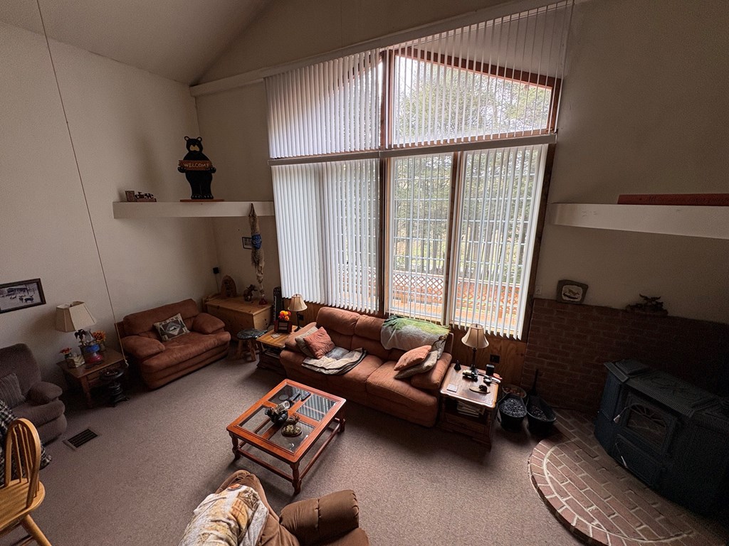 4 Hemlock Ln